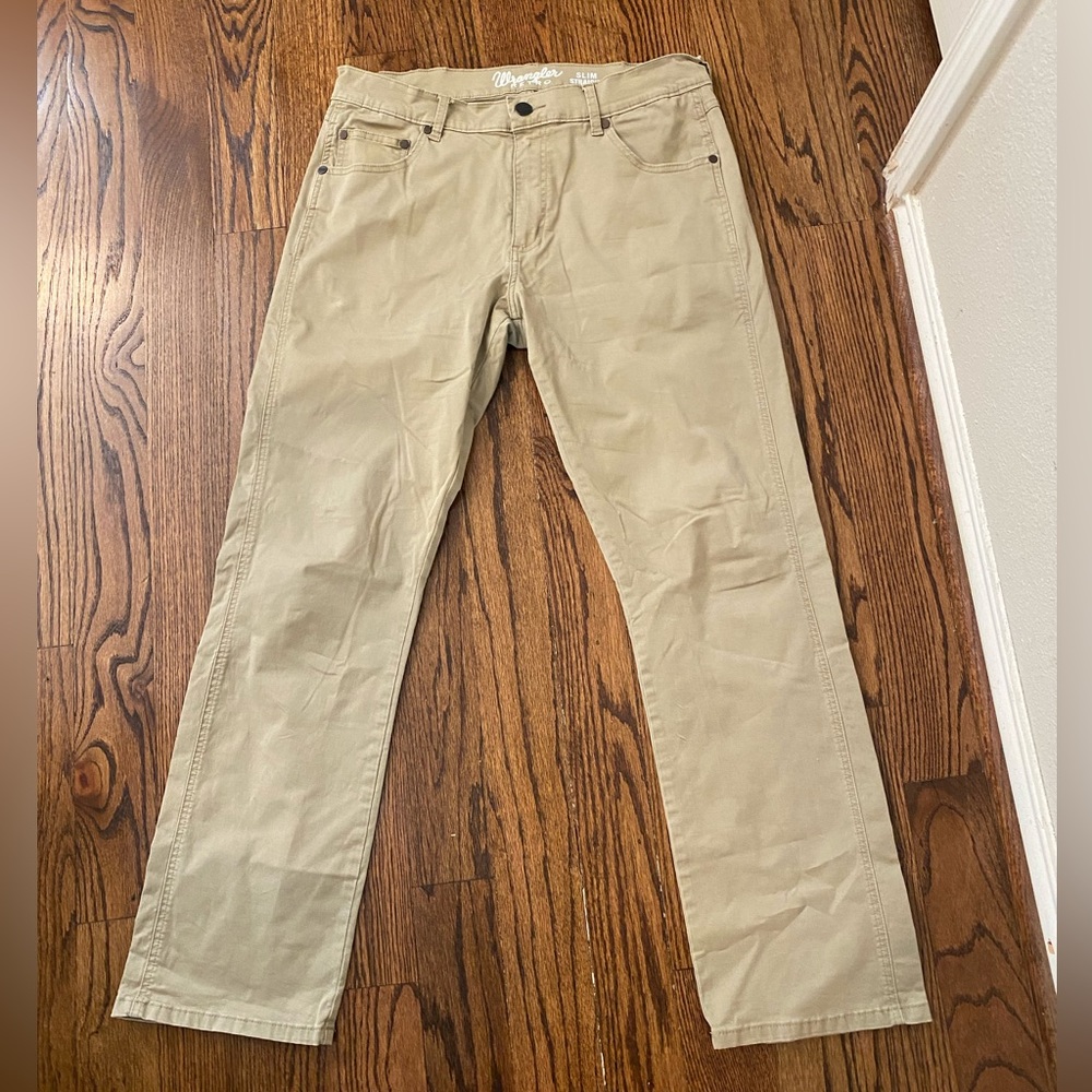 Wranglers Retro Slim Straight Jeans in tan